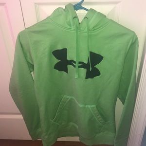 Green/black Under Armour sweatshirt